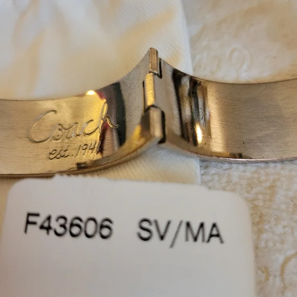 Coach Poppy Multi Heart Floral Bangle Bracelet - Picture 4 of 5